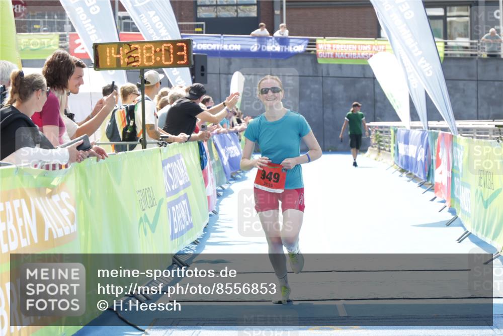 10.08.2025 - GEWOBA Citytriathlon Bremen H.Heesch http://msf.ph/oto/8556853 10.08.2025 14:38:07 Ziel 877, 949 meine-sportfotos.de