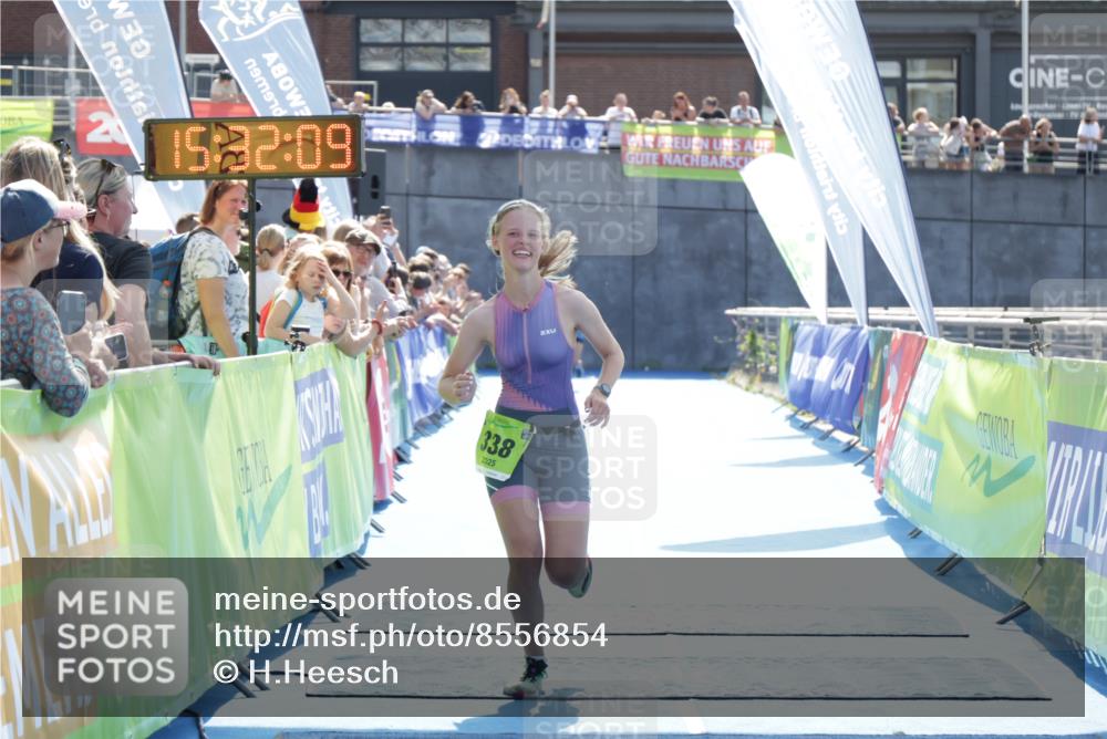 10.08.2025 - GEWOBA Citytriathlon Bremen H.Heesch http://msf.ph/oto/8556854 10.08.2025 15:32:13 Ziel 338, 461 meine-sportfotos.de