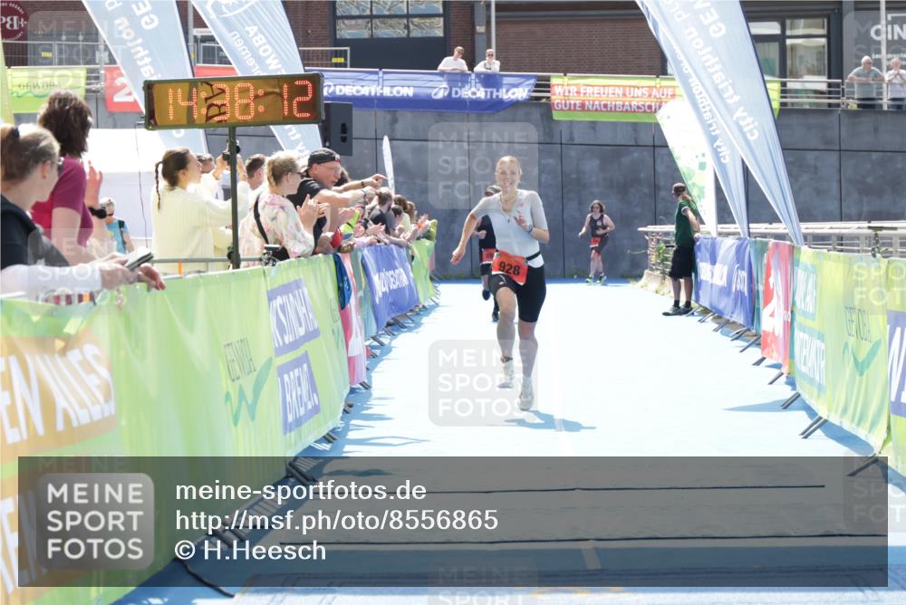 10.08.2025 - GEWOBA Citytriathlon Bremen H.Heesch http://msf.ph/oto/8556865 10.08.2025 14:38:16 Ziel 928 meine-sportfotos.de