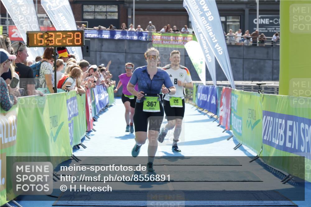 10.08.2025 - GEWOBA Citytriathlon Bremen H.Heesch http://msf.ph/oto/8556891 10.08.2025 15:32:32 Ziel 28, 189, 367, 448, 457 meine-sportfotos.de