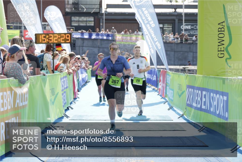 10.08.2025 - GEWOBA Citytriathlon Bremen H.Heesch http://msf.ph/oto/8556893 10.08.2025 15:32:33 Ziel 28, 189, 367, 448, 457 meine-sportfotos.de
