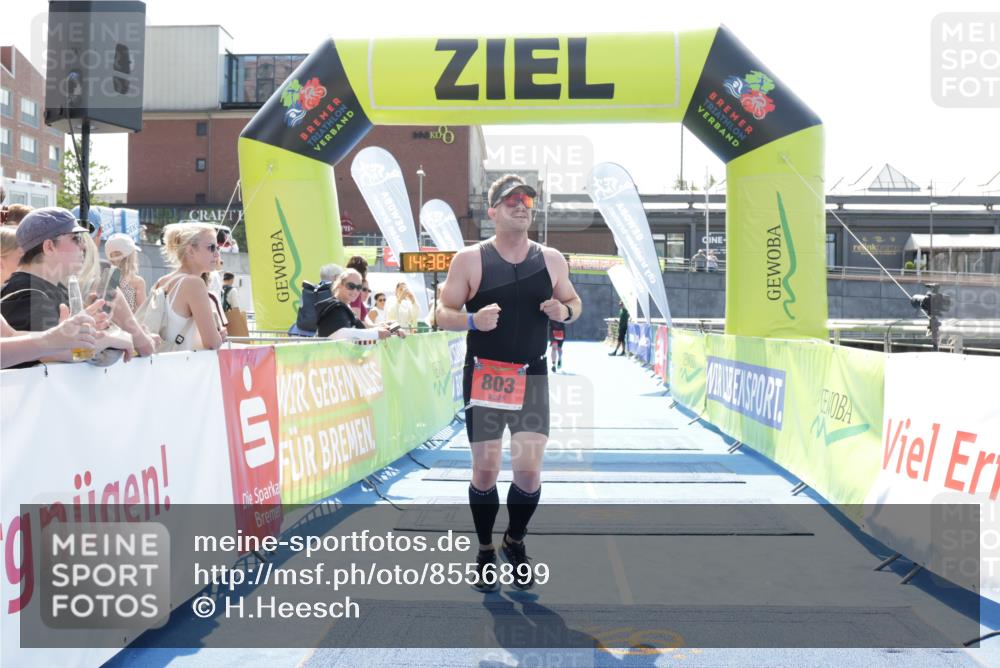 10.08.2025 - GEWOBA Citytriathlon Bremen H.Heesch http://msf.ph/oto/8556899 10.08.2025 14:38:25 Ziel 803, 843 meine-sportfotos.de
