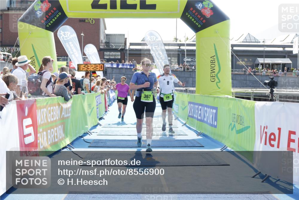 10.08.2025 - GEWOBA Citytriathlon Bremen H.Heesch http://msf.ph/oto/8556900 10.08.2025 15:32:34 Ziel 28, 189, 367, 448, 457 meine-sportfotos.de