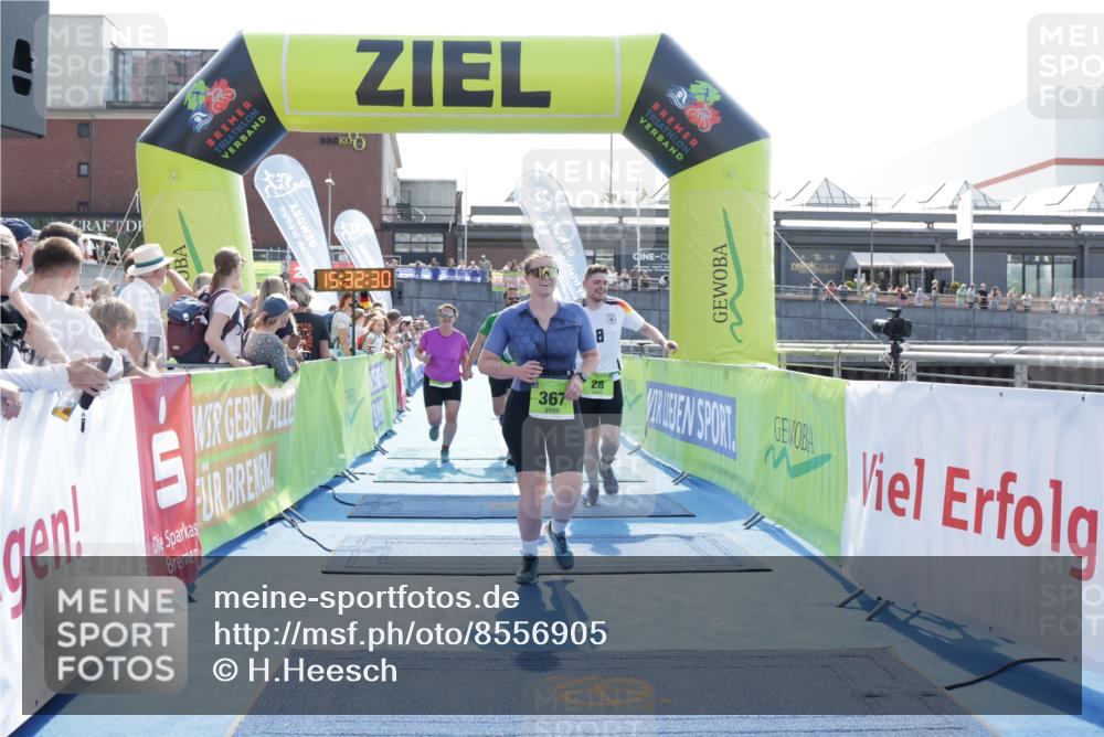 10.08.2025 - GEWOBA Citytriathlon Bremen H.Heesch http://msf.ph/oto/8556905 10.08.2025 15:32:34 Ziel 28, 189, 367, 448, 457 meine-sportfotos.de