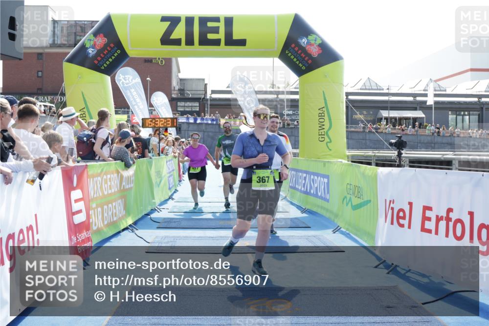 10.08.2025 - GEWOBA Citytriathlon Bremen H.Heesch http://msf.ph/oto/8556907 10.08.2025 15:32:35 Ziel 28, 189, 367, 448, 457 meine-sportfotos.de