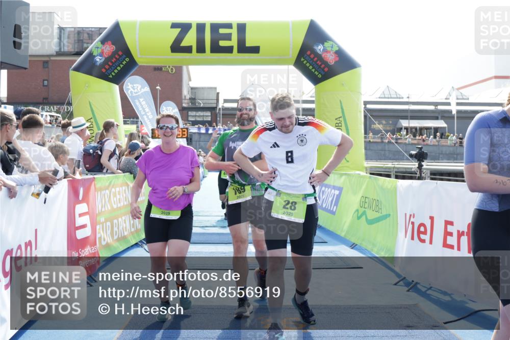 10.08.2025 - GEWOBA Citytriathlon Bremen H.Heesch http://msf.ph/oto/8556919 10.08.2025 15:32:37 Ziel 28, 189, 367, 448, 457 meine-sportfotos.de