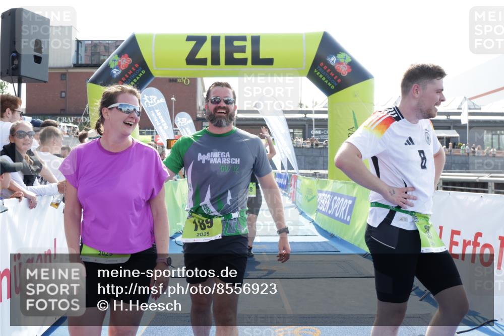 10.08.2025 - GEWOBA Citytriathlon Bremen H.Heesch http://msf.ph/oto/8556923 10.08.2025 15:32:38 Ziel 28, 189, 367, 448, 457 meine-sportfotos.de