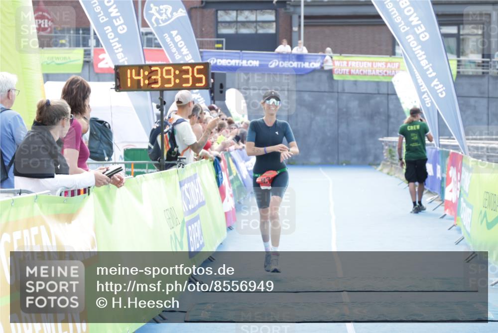 10.08.2025 - GEWOBA Citytriathlon Bremen H.Heesch http://msf.ph/oto/8556949 10.08.2025 14:39:39 Ziel 935 meine-sportfotos.de