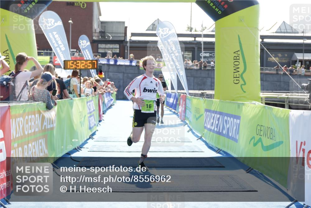 10.08.2025 - GEWOBA Citytriathlon Bremen H.Heesch http://msf.ph/oto/8556962 10.08.2025 15:33:01 Ziel 16, 54, 368, 385 meine-sportfotos.de