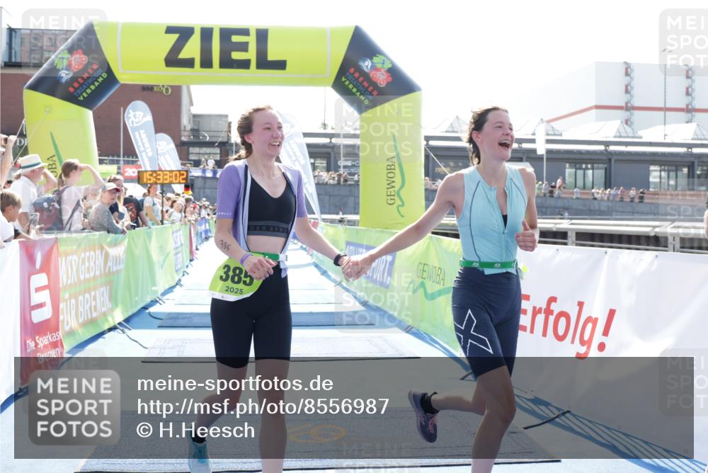 10.08.2025 - GEWOBA Citytriathlon Bremen H.Heesch http://msf.ph/oto/8556987 10.08.2025 15:33:06 Ziel 16, 54, 368, 385 meine-sportfotos.de