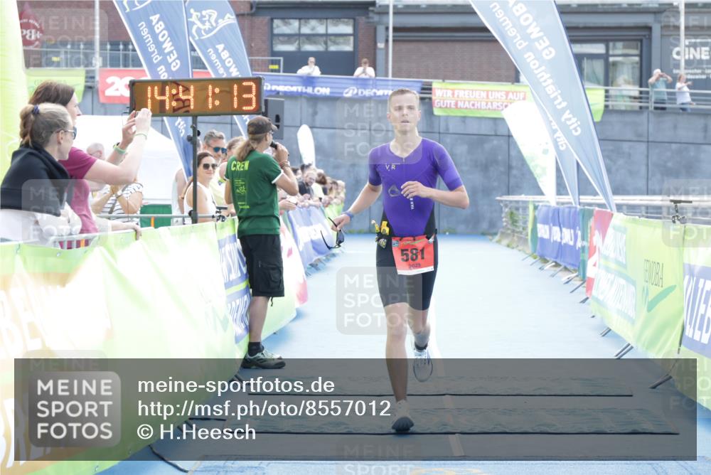 10.08.2025 - GEWOBA Citytriathlon Bremen H.Heesch http://msf.ph/oto/8557012 10.08.2025 14:41:17 Ziel 581 meine-sportfotos.de