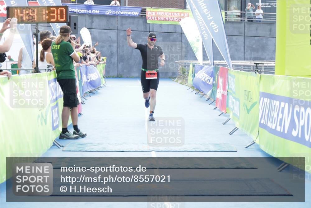 10.08.2025 - GEWOBA Citytriathlon Bremen H.Heesch http://msf.ph/oto/8557021 10.08.2025 14:41:33 Ziel 766 meine-sportfotos.de