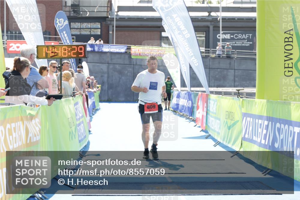 10.08.2025 - GEWOBA Citytriathlon Bremen H.Heesch http://msf.ph/oto/8557059 10.08.2025 14:48:32 Ziel 809 meine-sportfotos.de