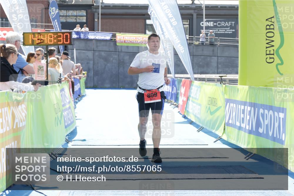 10.08.2025 - GEWOBA Citytriathlon Bremen H.Heesch http://msf.ph/oto/8557065 10.08.2025 14:48:33 Ziel 809 meine-sportfotos.de