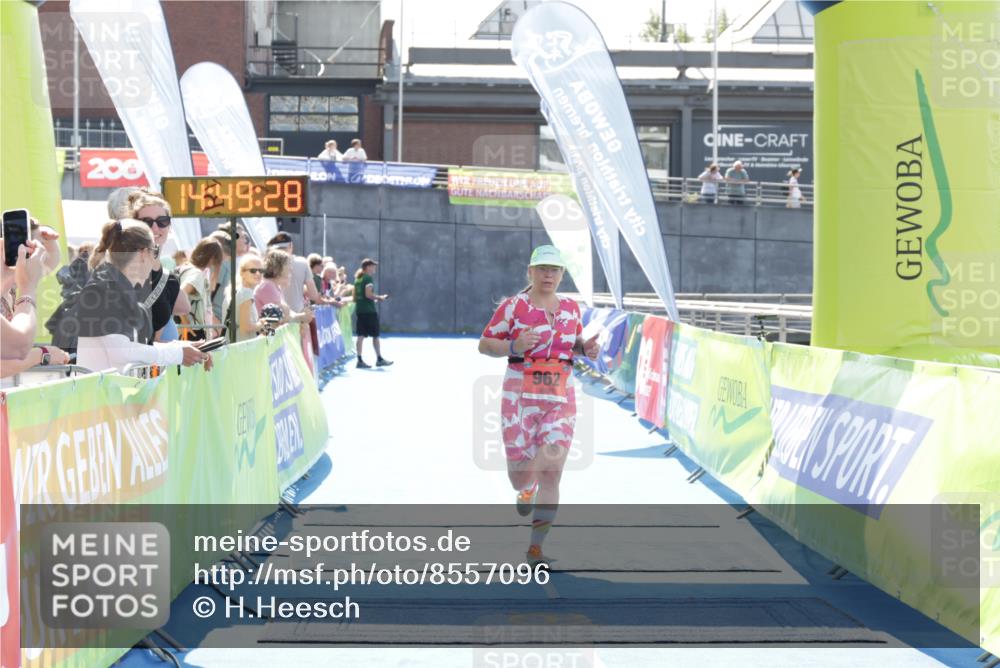 10.08.2025 - GEWOBA Citytriathlon Bremen H.Heesch http://msf.ph/oto/8557096 10.08.2025 14:49:32 Ziel 962 meine-sportfotos.de
