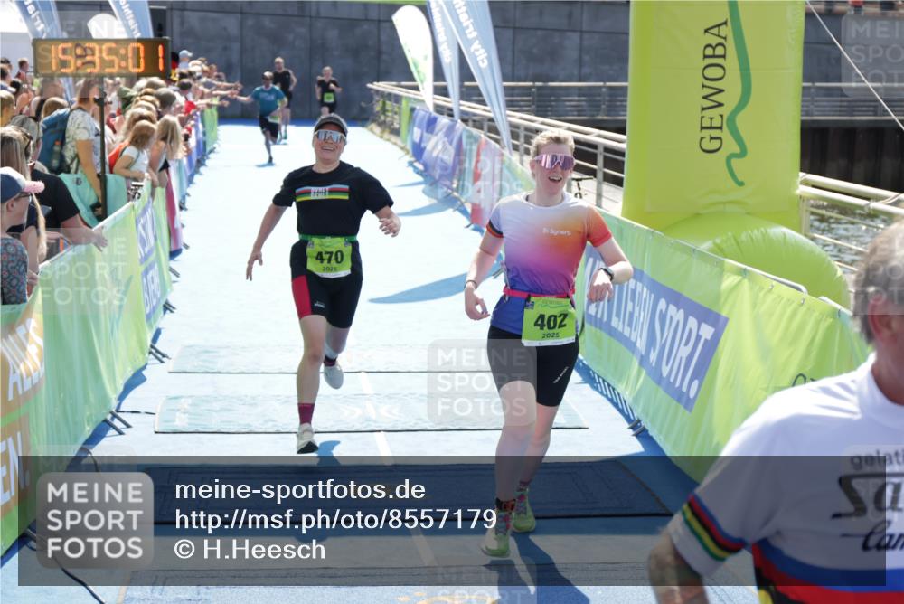 10.08.2025 - GEWOBA Citytriathlon Bremen H.Heesch http://msf.ph/oto/8557179 10.08.2025 15:35:05 Ziel 269, 402, 470 meine-sportfotos.de