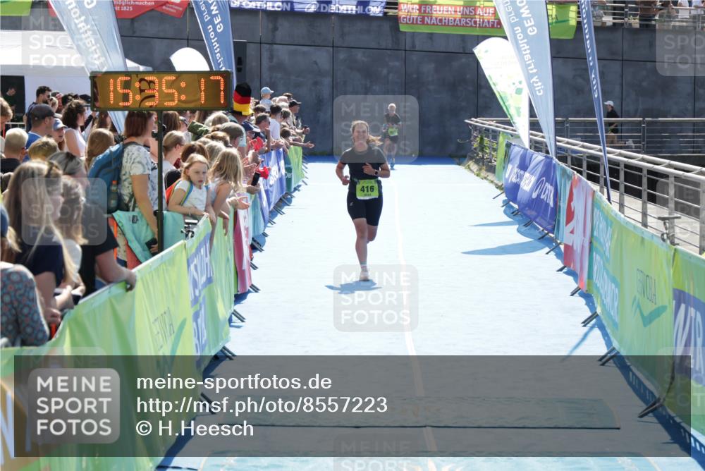 10.08.2025 - GEWOBA Citytriathlon Bremen H.Heesch http://msf.ph/oto/8557223 10.08.2025 15:35:21 Ziel 182, 389, 416 meine-sportfotos.de