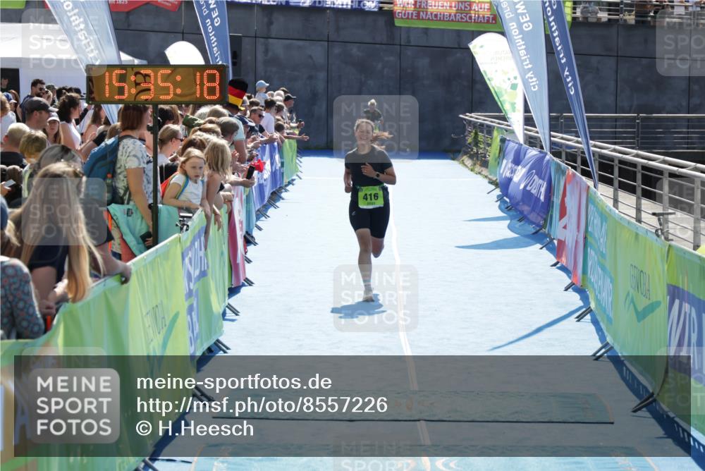 10.08.2025 - GEWOBA Citytriathlon Bremen H.Heesch http://msf.ph/oto/8557226 10.08.2025 15:35:22 Ziel 416 meine-sportfotos.de