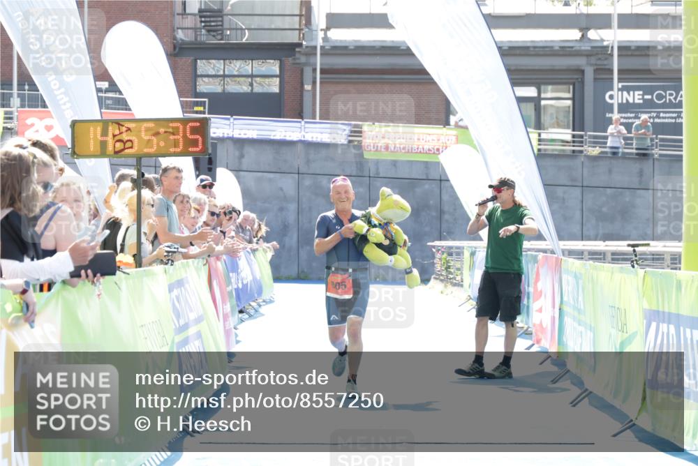 10.08.2025 - GEWOBA Citytriathlon Bremen H.Heesch http://msf.ph/oto/8557250 10.08.2025 14:55:39 Ziel 165, 905 meine-sportfotos.de