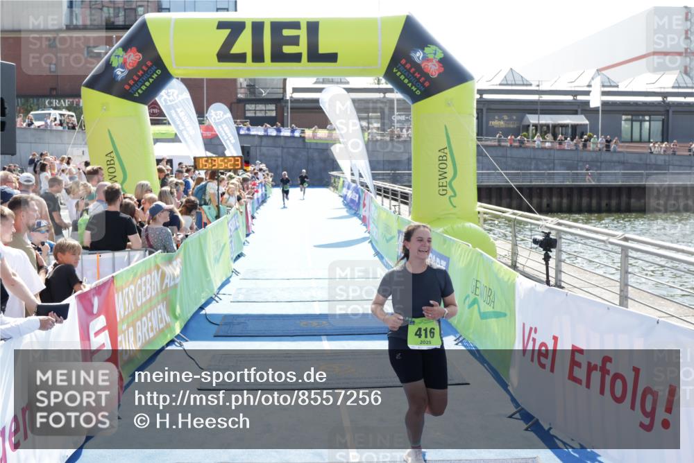 10.08.2025 - GEWOBA Citytriathlon Bremen H.Heesch http://msf.ph/oto/8557256 10.08.2025 15:35:27 Ziel 416, 485 meine-sportfotos.de