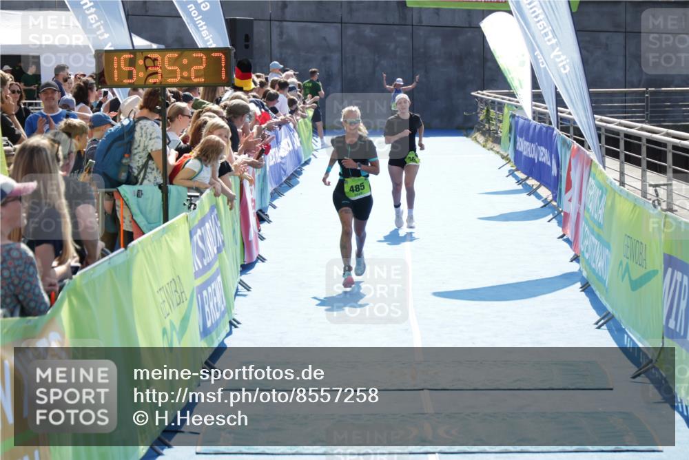 10.08.2025 - GEWOBA Citytriathlon Bremen H.Heesch http://msf.ph/oto/8557258 10.08.2025 15:35:31 Ziel 344, 416, 485 meine-sportfotos.de