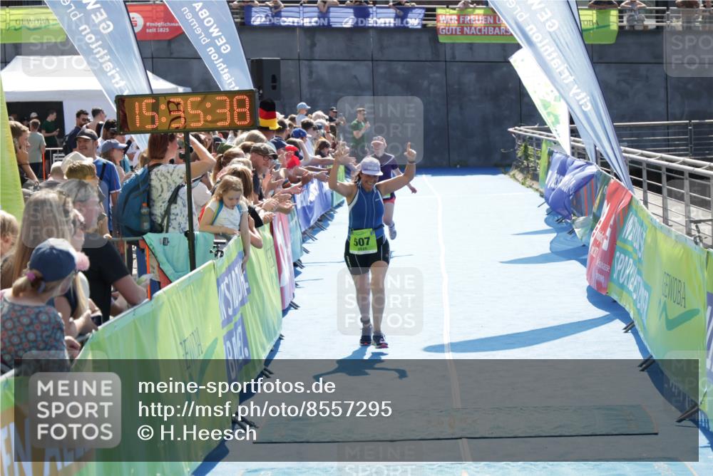 10.08.2025 - GEWOBA Citytriathlon Bremen H.Heesch http://msf.ph/oto/8557295 10.08.2025 15:35:42 Ziel 344, 399, 507 meine-sportfotos.de