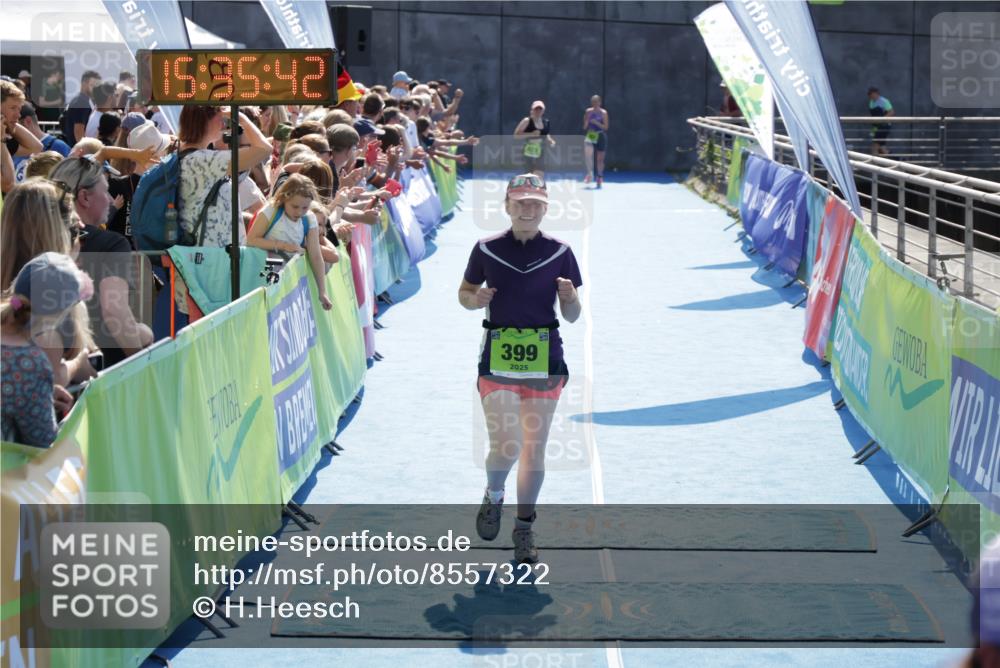 10.08.2025 - GEWOBA Citytriathlon Bremen H.Heesch http://msf.ph/oto/8557322 10.08.2025 15:35:46 Ziel 399, 507 meine-sportfotos.de