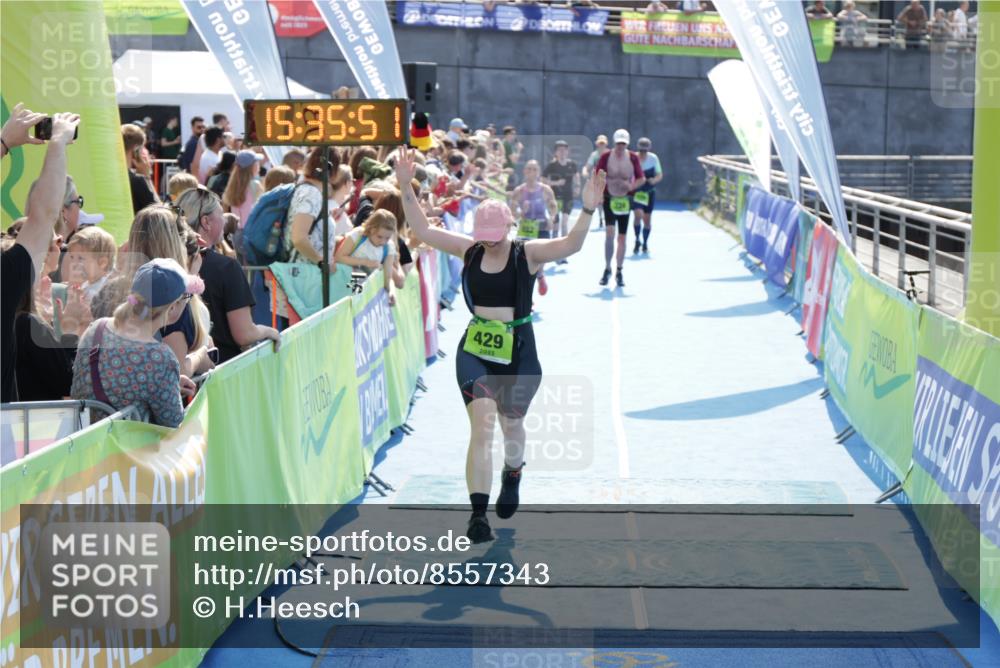 10.08.2025 - GEWOBA Citytriathlon Bremen H.Heesch http://msf.ph/oto/8557343 10.08.2025 15:35:55 Ziel 356, 429, 492 meine-sportfotos.de