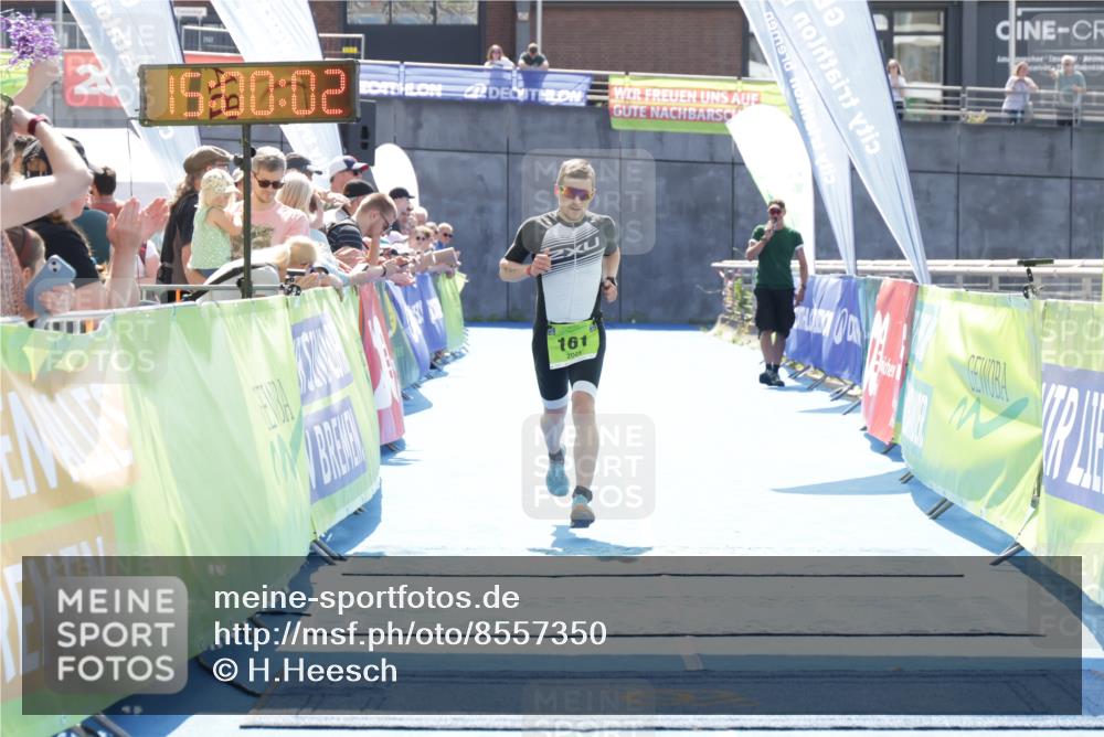 10.08.2025 - GEWOBA Citytriathlon Bremen H.Heesch http://msf.ph/oto/8557350 10.08.2025 15:00:06 Ziel 161 meine-sportfotos.de