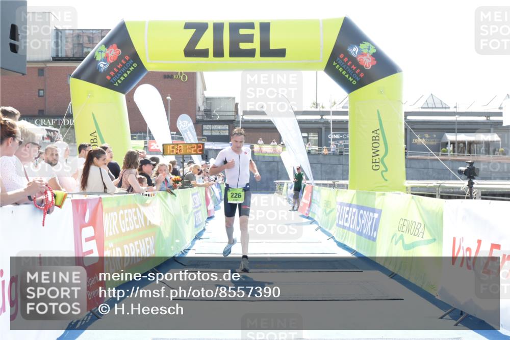10.08.2025 - GEWOBA Citytriathlon Bremen H.Heesch http://msf.ph/oto/8557390 10.08.2025 15:01:25 Ziel 226 meine-sportfotos.de