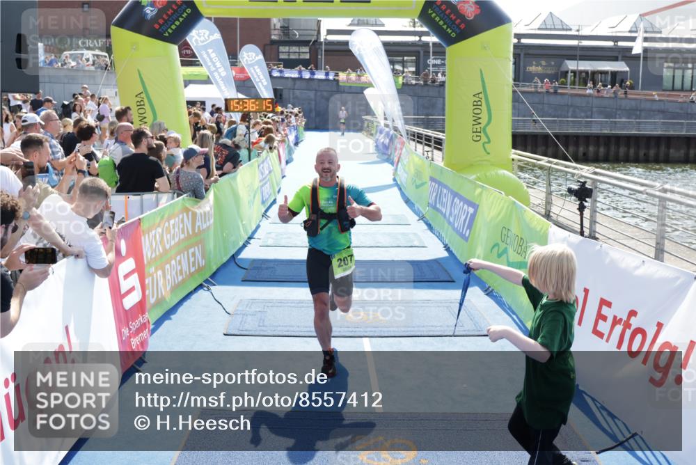 10.08.2025 - GEWOBA Citytriathlon Bremen H.Heesch http://msf.ph/oto/8557412 10.08.2025 15:36:19 Ziel 207 meine-sportfotos.de