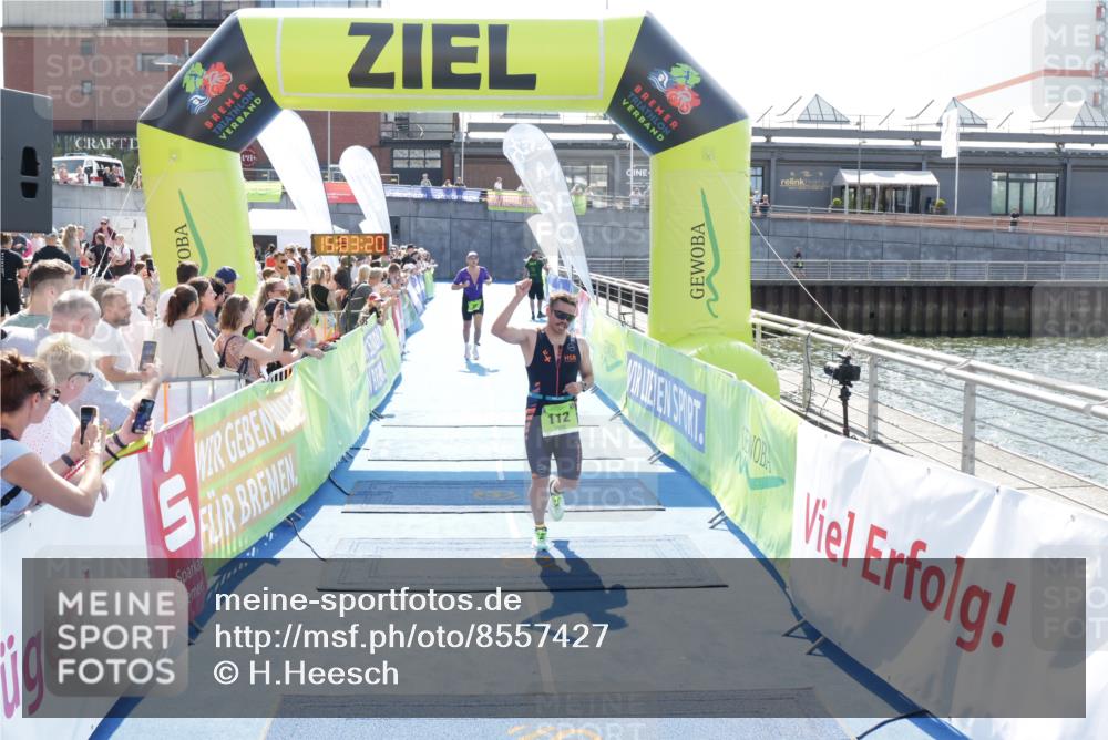 10.08.2025 - GEWOBA Citytriathlon Bremen H.Heesch http://msf.ph/oto/8557427 10.08.2025 15:03:24 Ziel 70, 112 meine-sportfotos.de