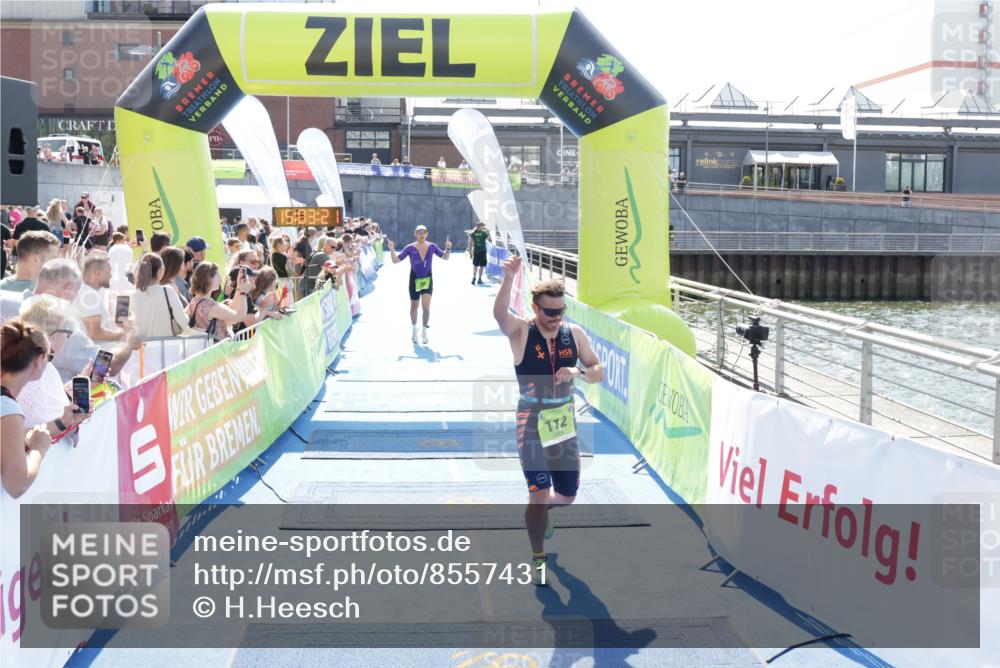 10.08.2025 - GEWOBA Citytriathlon Bremen H.Heesch http://msf.ph/oto/8557431 10.08.2025 15:03:25 Ziel 70, 112 meine-sportfotos.de