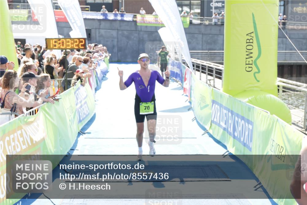 10.08.2025 - GEWOBA Citytriathlon Bremen H.Heesch http://msf.ph/oto/8557436 10.08.2025 15:03:26 Ziel 70, 112 meine-sportfotos.de