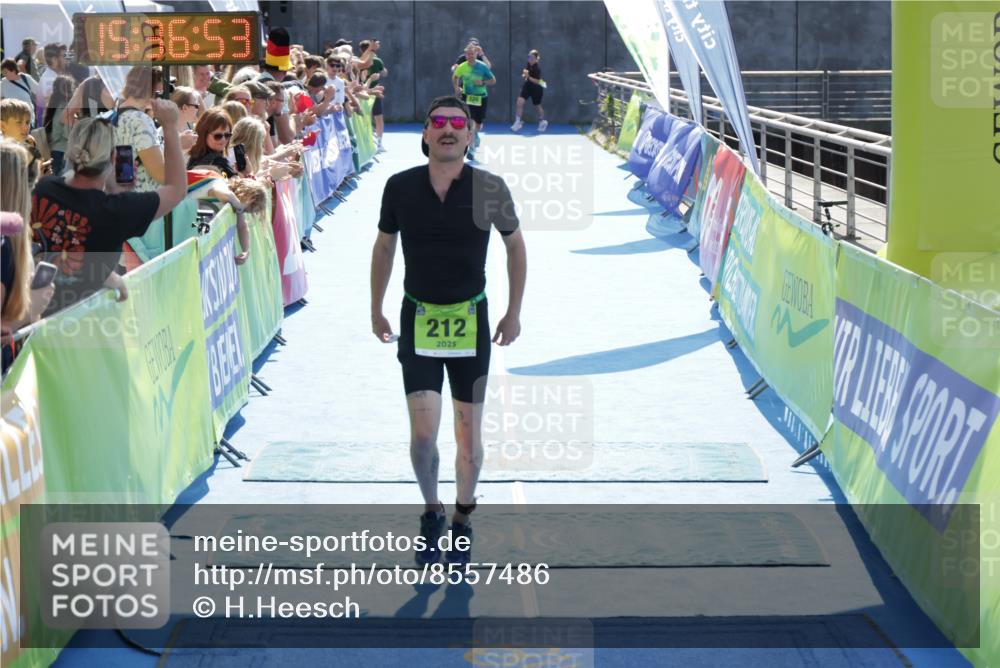 10.08.2025 - GEWOBA Citytriathlon Bremen H.Heesch http://msf.ph/oto/8557486 10.08.2025 15:36:57 Ziel 193, 212, 440 meine-sportfotos.de