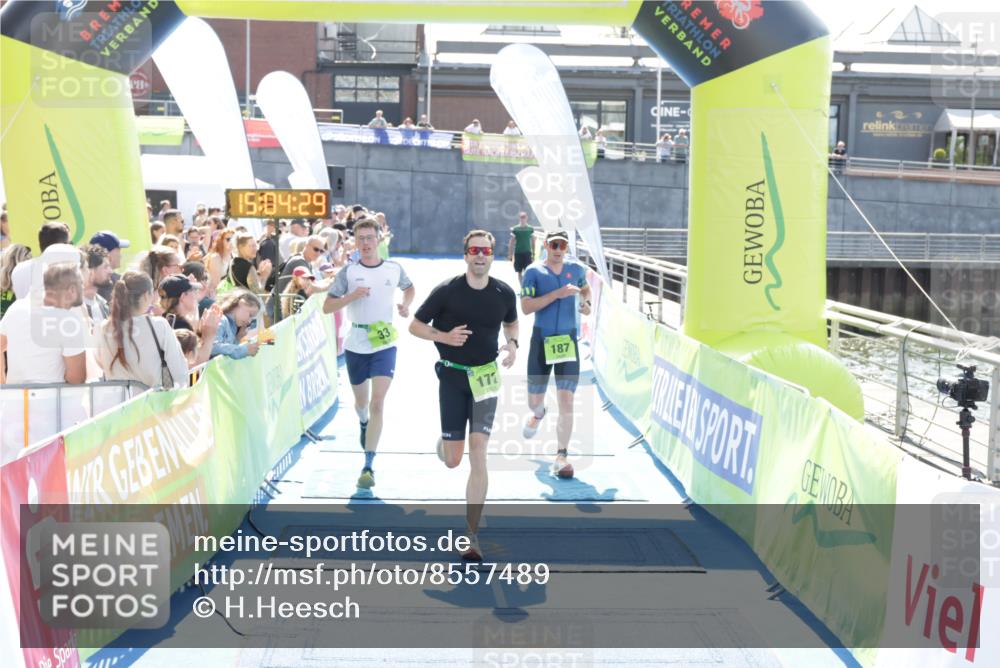 10.08.2025 - GEWOBA Citytriathlon Bremen H.Heesch http://msf.ph/oto/8557489 10.08.2025 15:04:33 Ziel 33, 172, 187 meine-sportfotos.de