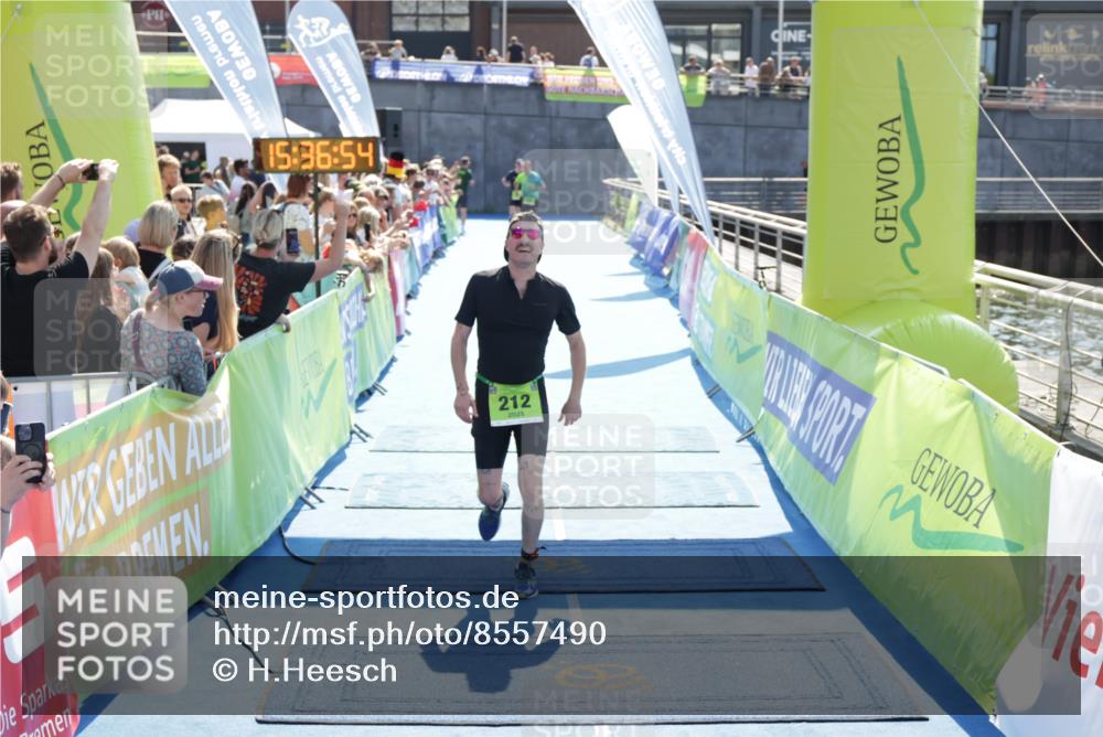 10.08.2025 - GEWOBA Citytriathlon Bremen H.Heesch http://msf.ph/oto/8557490 10.08.2025 15:36:58 Ziel 193, 212, 440 meine-sportfotos.de