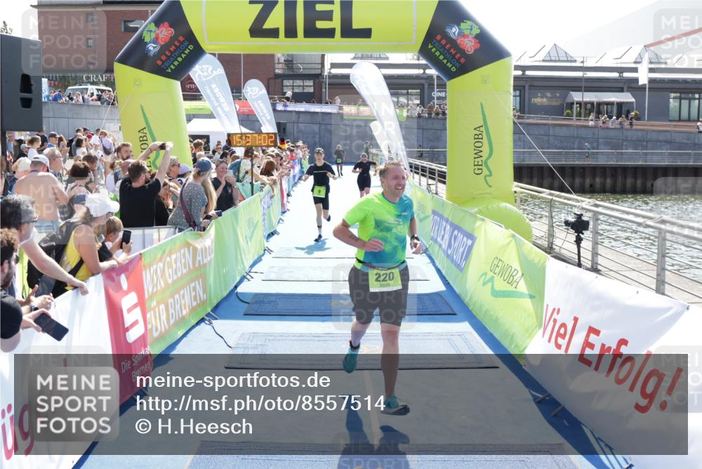 10.08.2025 - GEWOBA Citytriathlon Bremen H.Heesch http://msf.ph/oto/8557514 10.08.2025 15:37:06 Ziel 9, 220, 359 meine-sportfotos.de
