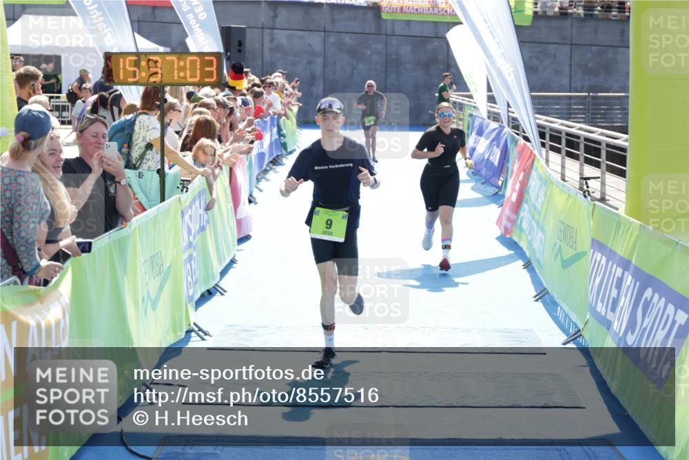 10.08.2025 - GEWOBA Citytriathlon Bremen H.Heesch http://msf.ph/oto/8557516 10.08.2025 15:37:07 Ziel 9, 220, 359 meine-sportfotos.de