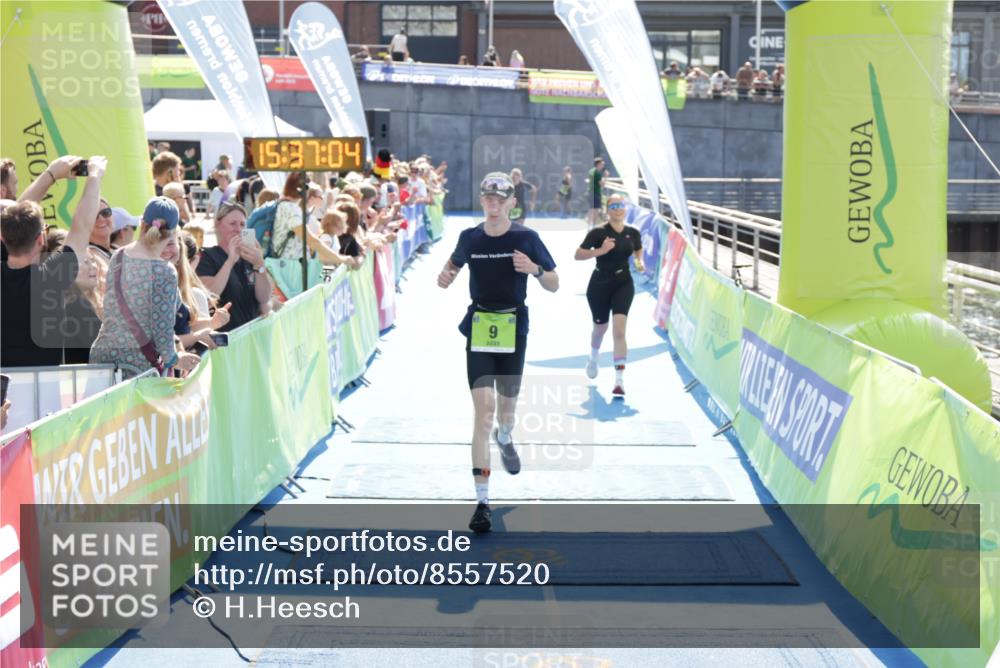 10.08.2025 - GEWOBA Citytriathlon Bremen H.Heesch http://msf.ph/oto/8557520 10.08.2025 15:37:08 Ziel 9, 220, 359 meine-sportfotos.de