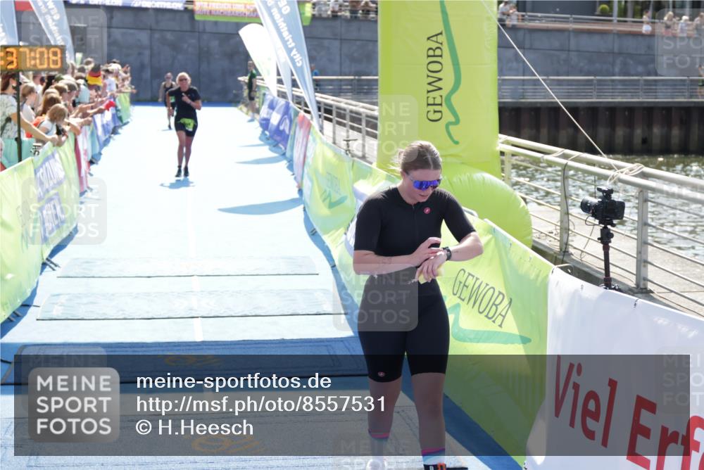 10.08.2025 - GEWOBA Citytriathlon Bremen H.Heesch http://msf.ph/oto/8557531 10.08.2025 15:37:12 Ziel 9, 220, 359, 459, 504 meine-sportfotos.de