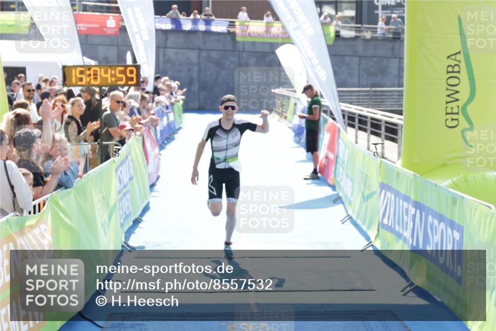 10.08.2025 - GEWOBA Citytriathlon Bremen H.Heesch http://msf.ph/oto/8557532 10.08.2025 15:05:03 Ziel 95, 271 meine-sportfotos.de
