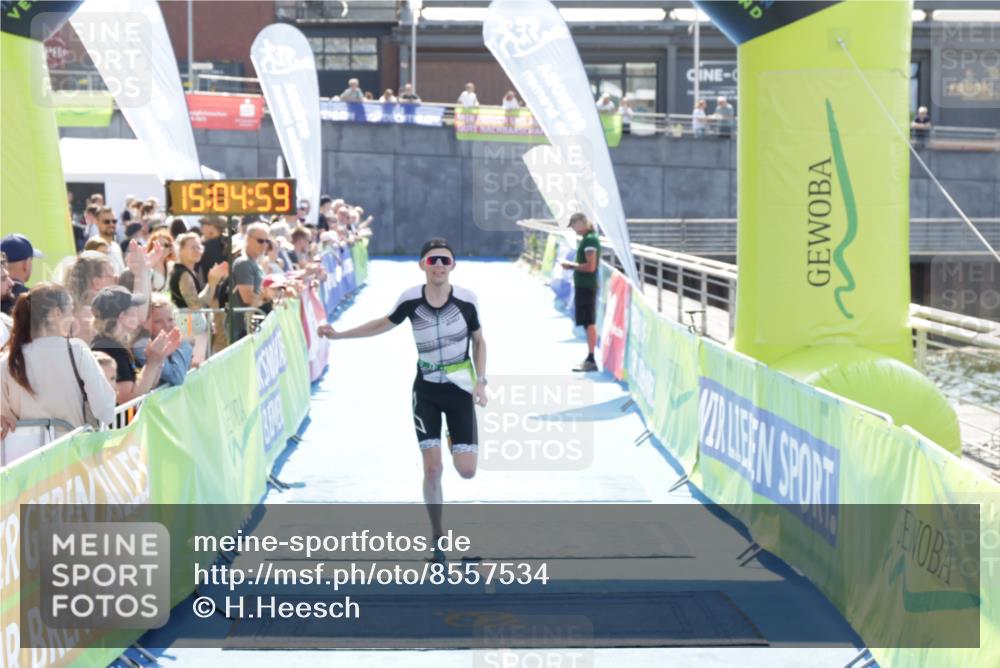 10.08.2025 - GEWOBA Citytriathlon Bremen H.Heesch http://msf.ph/oto/8557534 10.08.2025 15:05:03 Ziel 95, 271 meine-sportfotos.de