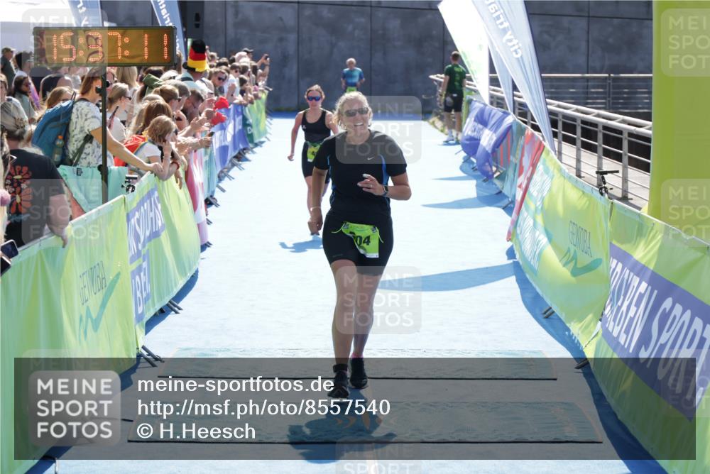 10.08.2025 - GEWOBA Citytriathlon Bremen H.Heesch http://msf.ph/oto/8557540 10.08.2025 15:37:15 Ziel 9, 359, 459, 504 meine-sportfotos.de