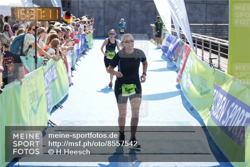10.08.2025 - GEWOBA Citytriathlon Bremen H.Heesch http://msf.ph/oto/8557542 10.08.2025 15:37:15 Ziel 9, 359, 459, 504 meine-sportfotos.de