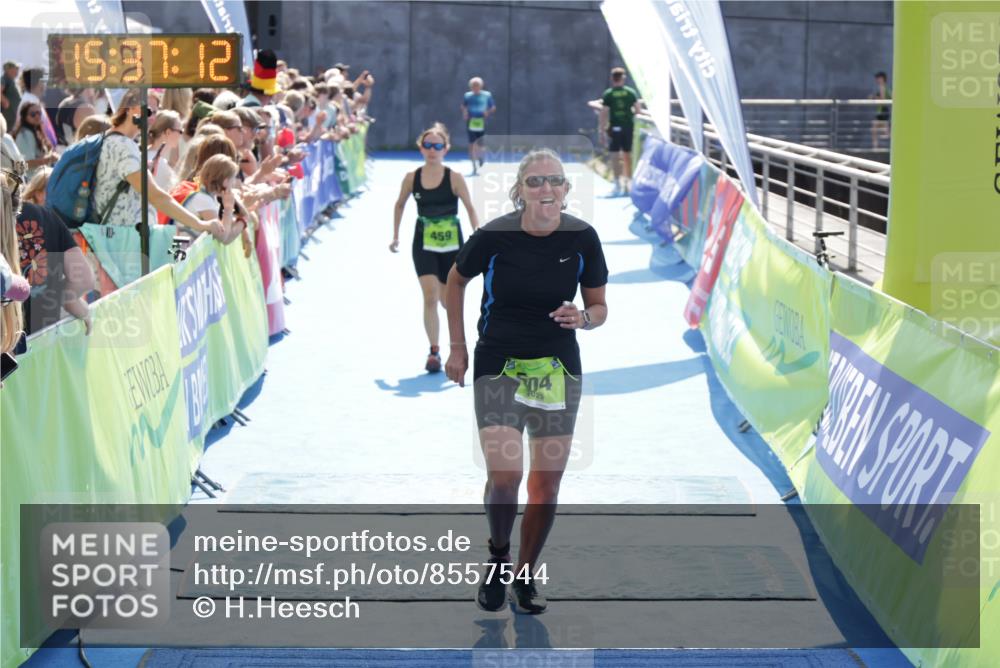 10.08.2025 - GEWOBA Citytriathlon Bremen H.Heesch http://msf.ph/oto/8557544 10.08.2025 15:37:16 Ziel 9, 359, 459, 504 meine-sportfotos.de