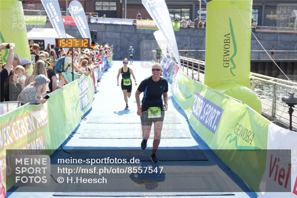 10.08.2025 - GEWOBA Citytriathlon Bremen H.Heesch http://msf.ph/oto/8557547 10.08.2025 15:37:16 Ziel 9, 359, 459, 504 meine-sportfotos.de