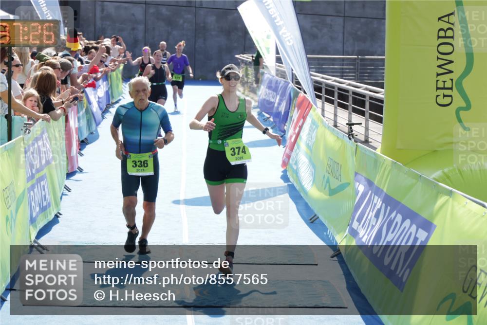 10.08.2025 - GEWOBA Citytriathlon Bremen H.Heesch http://msf.ph/oto/8557565 10.08.2025 15:37:30 Ziel 336, 374, 473 meine-sportfotos.de