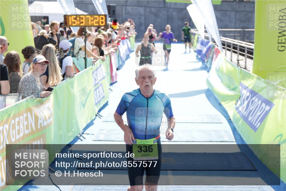 10.08.2025 - GEWOBA Citytriathlon Bremen H.Heesch http://msf.ph/oto/8557577 10.08.2025 15:37:32 Ziel 336, 342, 373, 374, 473 meine-sportfotos.de