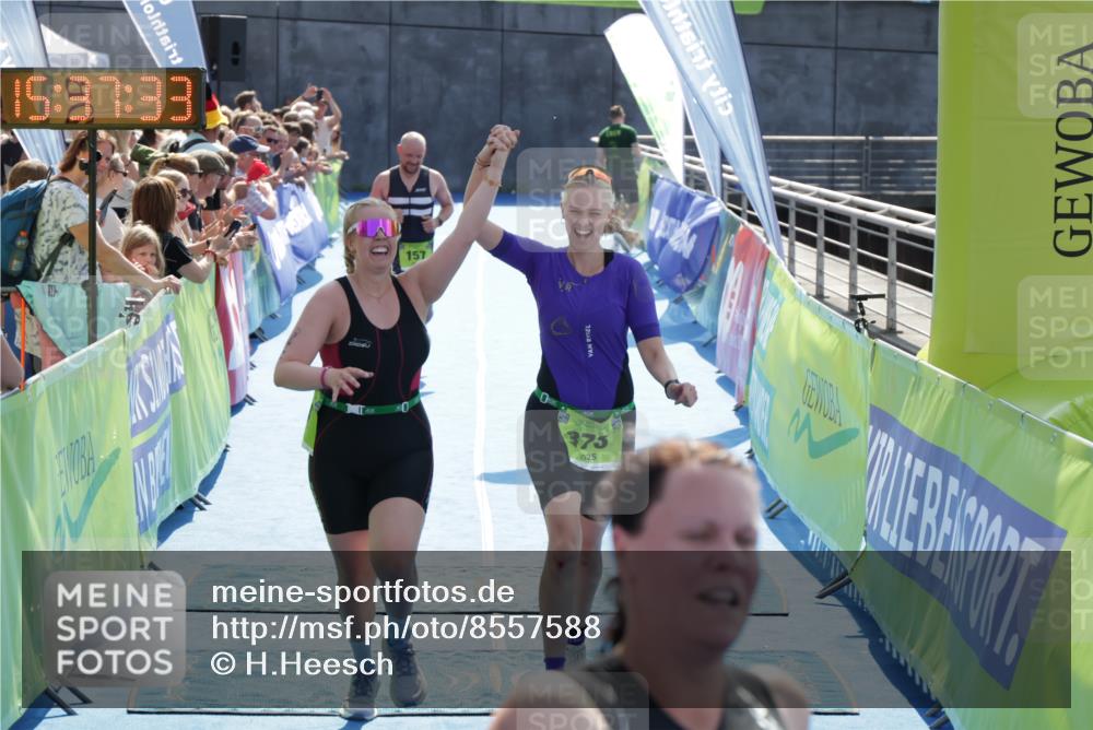 10.08.2025 - GEWOBA Citytriathlon Bremen H.Heesch http://msf.ph/oto/8557588 10.08.2025 15:37:37 Ziel 157, 336, 342, 373, 374, 473 meine-sportfotos.de